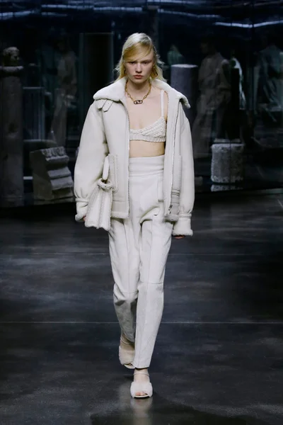Look 43